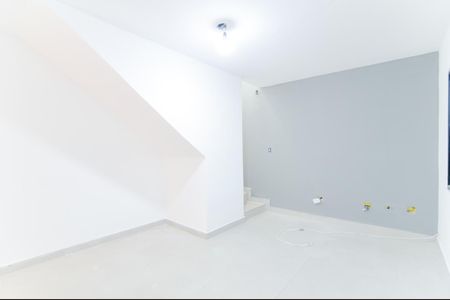 Casa para alugar com 85m², 2 quartos e 2 vagasSala