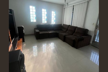 Casa para alugar com 100m², 3 quartos e 2 vagas Casa para alugar com 100m², 3 quartos e 2 vagasSala
