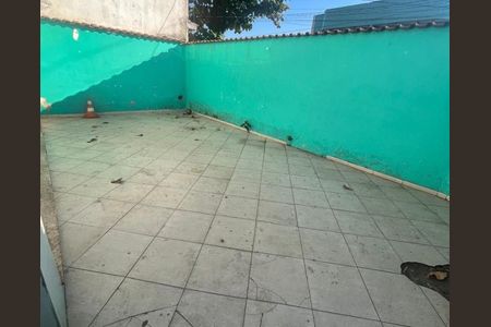 Área externa de casa para alugar com 3 quartos, 100m² em Osvaldo Cruz, Rio de Janeiro