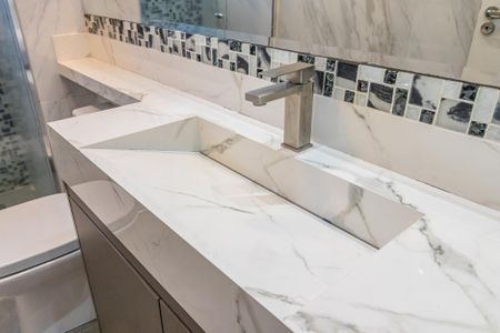 Banheiro de apartamento à venda com 2 quartos, 59m² em Vila Barros, Barueri