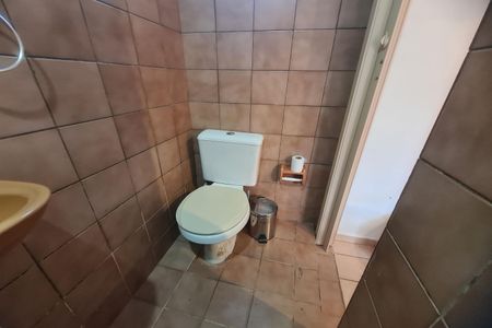 Casa para alugar com 180m², 2 quartos e 1 vaga Casa para alugar com 180m², 2 quartos e 1 vagaCasa 2 - Banheiro social