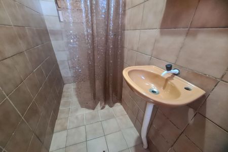 Casa 2 - Banheiro social de casa para alugar com 2 quartos, 180m² em Parque Santo Eduardo, São Paulo