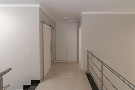 Casa de condomínio para alugar com 183m², 3 quartos e 4 vagas Casa de condomínio para alugar com 183m², 3 quartos e 4 vagasHall Suites