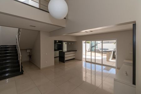 Casa de condomínio para alugar com 183m², 3 quartos e 4 vagas Casa de condomínio para alugar com 183m², 3 quartos e 4 vagasSala de Estar