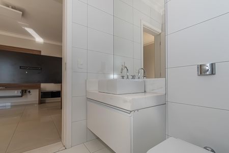 Casa de condomínio para alugar com 183m², 3 quartos e 4 vagas Casa de condomínio para alugar com 183m², 3 quartos e 4 vagasBanheiro da Suíte 2