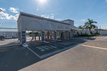 Casa de condomínio para alugar com 183m², 3 quartos e 4 vagas Casa de condomínio para alugar com 183m², 3 quartos e 4 vagasFachada e Portaria