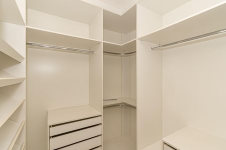 Casa de condomínio para alugar com 183m², 3 quartos e 4 vagas Casa de condomínio para alugar com 183m², 3 quartos e 4 vagasCloset Suite 1