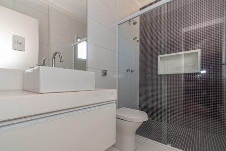 Casa de condomínio para alugar com 183m², 3 quartos e 4 vagas Casa de condomínio para alugar com 183m², 3 quartos e 4 vagasBanheiro da Suíte 2