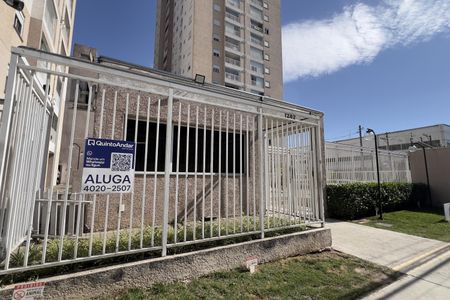 Fachada com placa grande de apartamento para alugar com 1 quarto, 55m² em Vila Itapegica, Guarulhos