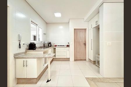 Casa à venda com 4 quartos, 448m² em Anhangabaú, Jundiaí
