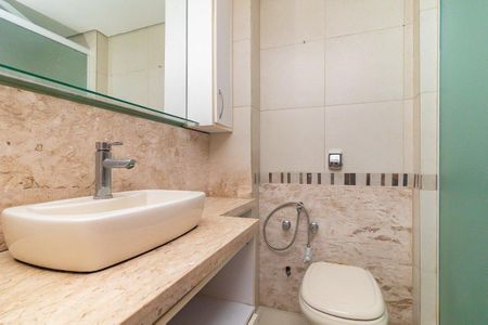 Banheiro social de apartamento para alugar com 3 quartos, 140m² em Petrópolis, Porto Alegre