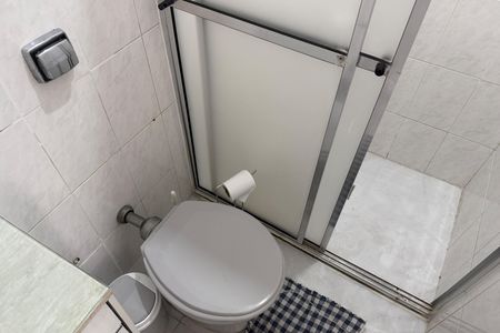 Banheiro de apartamento para alugar com 2 quartos, 42m² em Boqueirão, Santos