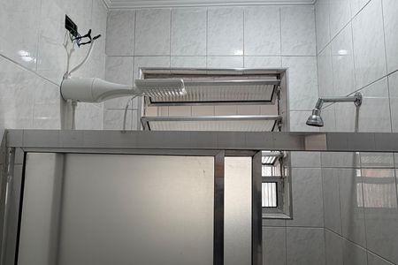 Banheiro de apartamento para alugar com 2 quartos, 42m² em Boqueirão, Santos