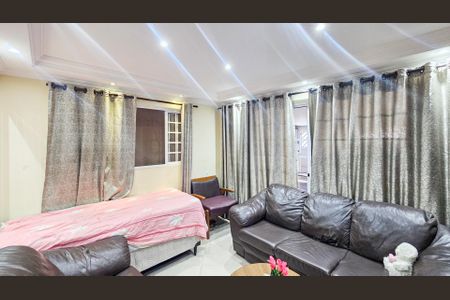 Casa à venda com 120m², 3 quartos e 2 vagas Casa à venda com 120m², 3 quartos e 2 vagasSala