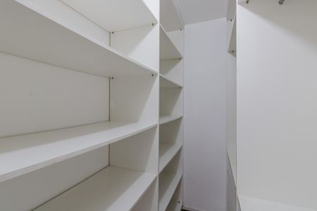 Apartamento para alugar com 90m², 3 quartos e 1 vaga Apartamento para alugar com 90m², 3 quartos e 1 vagaCloset da suíte