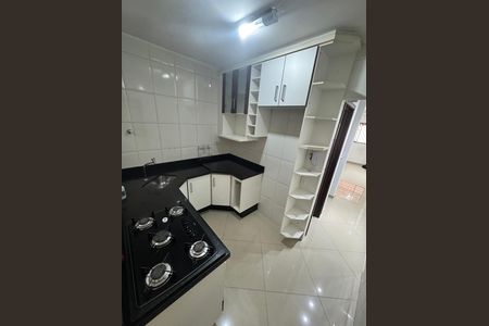 Cozinha de casa de condomínio para alugar com 2 quartos, 72m² em Vila Ré, São Paulo