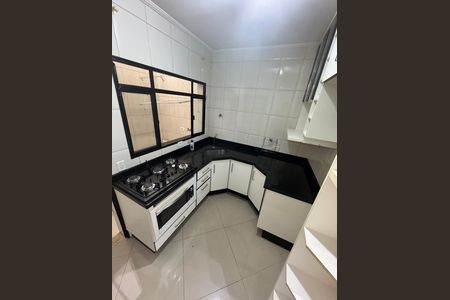 Cozinha de casa de condomínio para alugar com 2 quartos, 72m² em Vila Ré, São Paulo