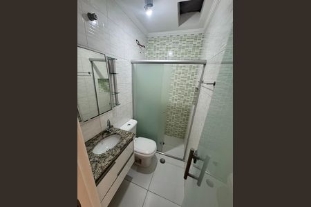 Banheiro de casa de condomínio para alugar com 2 quartos, 72m² em Vila Ré, São Paulo