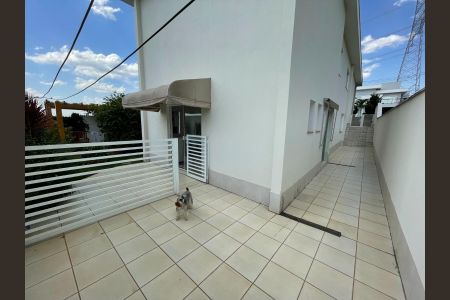 Casa de condomínio à venda com 340m², 4 quartos e 4 vagas Casa de condomínio à venda com 340m², 4 quartos e 4 vagasÁrea Externa