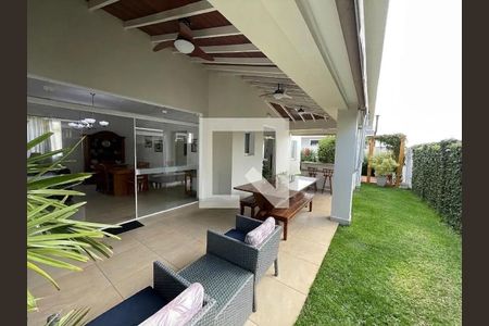 Casa de condomínio à venda com 340m², 4 quartos e 4 vagas Casa de condomínio à venda com 340m², 4 quartos e 4 vagasÁrea Externa