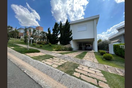 Casa de condomínio à venda com 340m², 4 quartos e 4 vagas Casa de condomínio à venda com 340m², 4 quartos e 4 vagasÁrea Externa