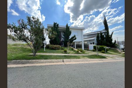 Casa de condomínio à venda com 340m², 4 quartos e 4 vagas Casa de condomínio à venda com 340m², 4 quartos e 4 vagasÁrea Externa