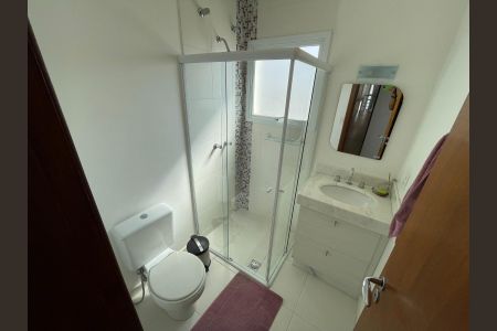Casa de condomínio à venda com 340m², 4 quartos e 4 vagas Casa de condomínio à venda com 340m², 4 quartos e 4 vagasBanheiro