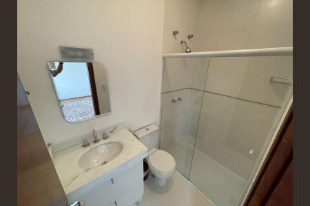 Casa de condomínio à venda com 340m², 4 quartos e 4 vagas Casa de condomínio à venda com 340m², 4 quartos e 4 vagasBanheiro