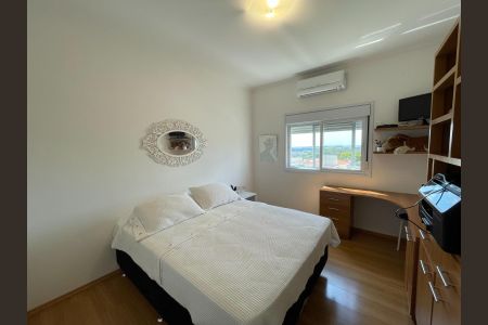 Casa de condomínio à venda com 340m², 4 quartos e 4 vagas Casa de condomínio à venda com 340m², 4 quartos e 4 vagasQuarto