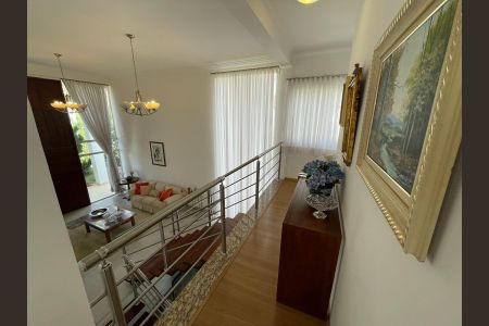 Casa de condomínio à venda com 340m², 4 quartos e 4 vagas Casa de condomínio à venda com 340m², 4 quartos e 4 vagasQuarto