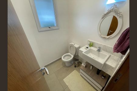 Casa de condomínio à venda com 340m², 4 quartos e 4 vagas Casa de condomínio à venda com 340m², 4 quartos e 4 vagasBanheiro