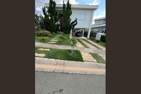 Casa de condomínio à venda com 340m², 4 quartos e 4 vagas Casa de condomínio à venda com 340m², 4 quartos e 4 vagasÁrea Externa