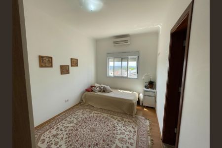 Casa de condomínio à venda com 340m², 4 quartos e 4 vagas Casa de condomínio à venda com 340m², 4 quartos e 4 vagasQuarto