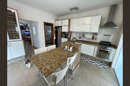 Casa de condomínio à venda com 340m², 4 quartos e 4 vagas Casa de condomínio à venda com 340m², 4 quartos e 4 vagasCozinha