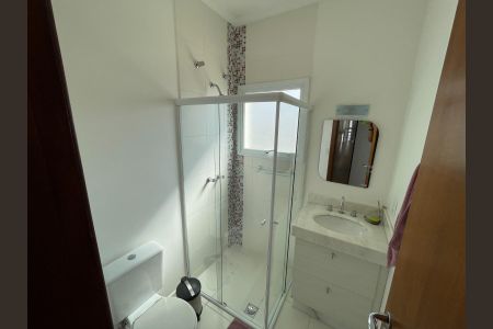 Casa de condomínio à venda com 340m², 4 quartos e 4 vagas Casa de condomínio à venda com 340m², 4 quartos e 4 vagasBanheiro