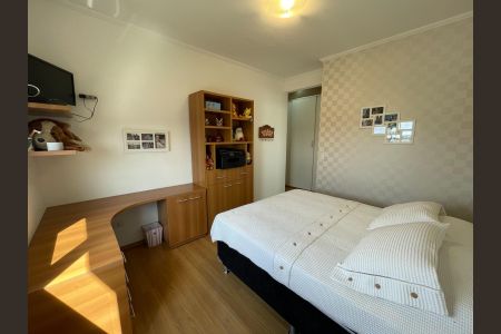 Casa de condomínio à venda com 340m², 4 quartos e 4 vagas Casa de condomínio à venda com 340m², 4 quartos e 4 vagasQuarto