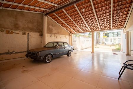Garagem de casa para alugar com 5 quartos, 964m² em Colônia Agrícola Samambaia, Brasília