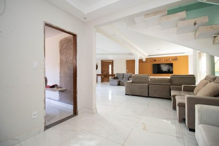 Casa para alugar com 5 quartos, 964m² em Colônia Agrícola Samambaia, Brasília