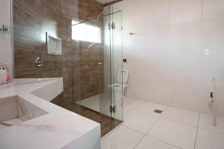 Banheiro da Suíte 2 de casa para alugar com 5 quartos, 964m² em Colônia Agrícola Samambaia, Brasília
