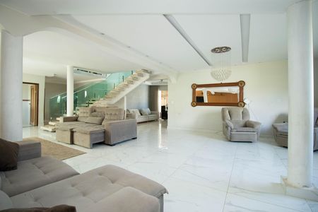 Casa para alugar com 5 quartos, 964m² em Colônia Agrícola Samambaia, Brasília