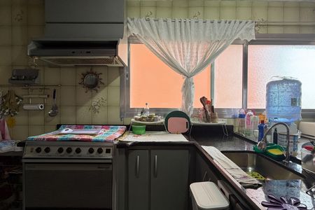 Cozinha de apartamento para alugar com 4 quartos, 220m² em Gonzaga, Santos