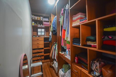 Casa à venda com 184m², 3 quartos e 3 vagas Casa à venda com 184m², 3 quartos e 3 vagasCloset da suíte
