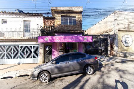 Casa para alugar com 250m², 2 quartos e sem vaga Casa para alugar com 250m², 2 quartos e sem vagaFachada + Placa