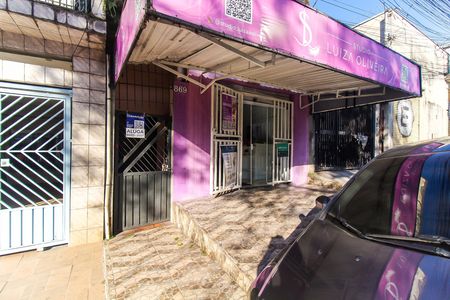 Fachada + Placa de casa para alugar com 2 quartos, 250m² em Jardim das Oliveiras, São Paulo