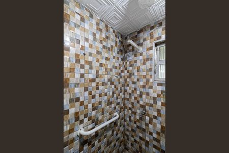 Banheiro de casa para alugar com 2 quartos, 57m² em Conjunto Residencial José Bonifácio, São Paulo