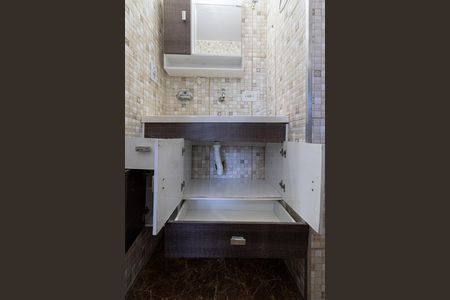 Casa para alugar com 57m², 2 quartos e 1 vaga Casa para alugar com 57m², 2 quartos e 1 vagaBanheiro
