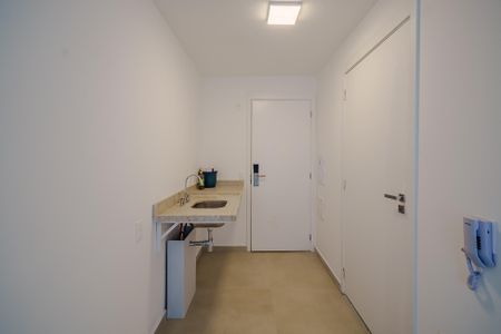 Cozinha de kitnet/studio para alugar com 1 quarto, 25m² em Butantã, São Paulo