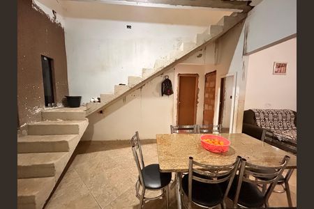 Casa à venda com 132m², 2 quartos e 1 vaga