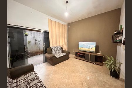 Casa à venda com 2 quartos, 132m² em Arvoredo, Contagem