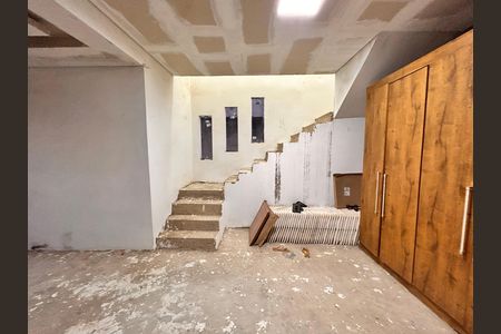 Casa à venda com 2 quartos, 132m² em Arvoredo, Contagem